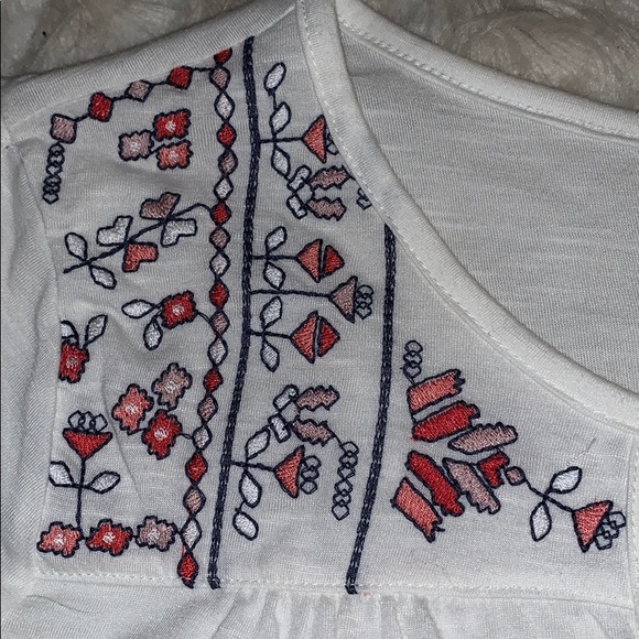 white cold shoulder top - Picture 4 of 4